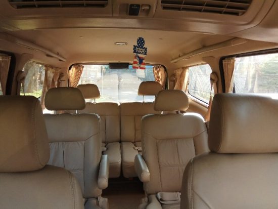 Nissan-Serena-interior-650x488