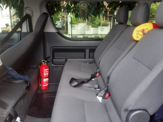 hiace-premio-interior